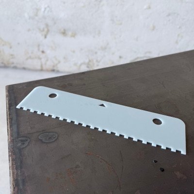 Įrankis vertikalioms linijoms